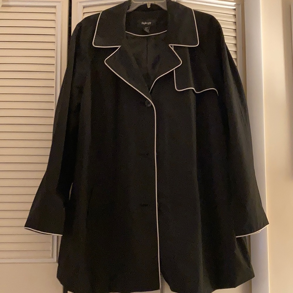 20W Black and White Style & Co. Rain Coat Windbreaker